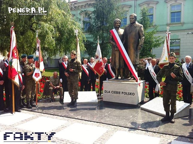 Pomnik Kaczyńskich w Radomiu kosztował 230 tyś zł Pomnik Kaczyńskich w Radomiu kosztował 230 tyś zł