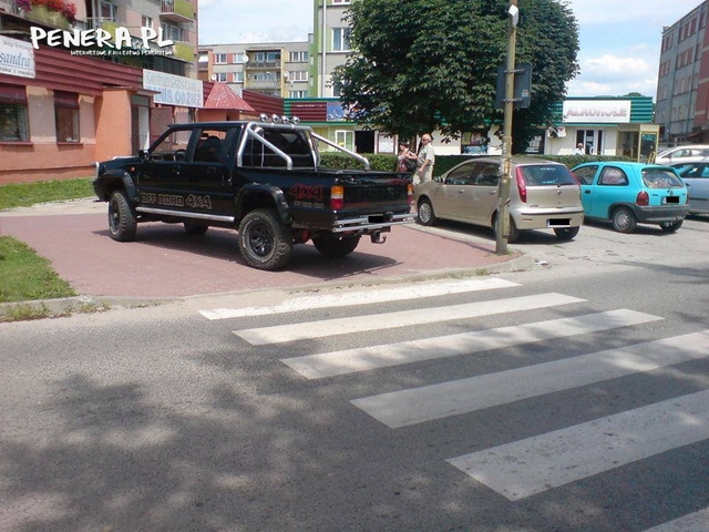 Myśli że ma terenówke to jest kozak Myśli że ma terenówke to jest kozak