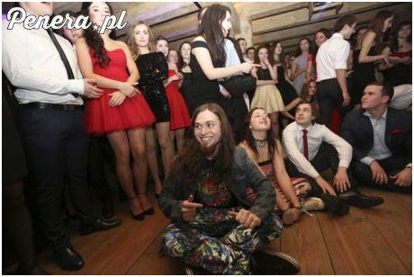 Idealny strój na studniówkę