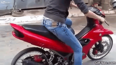 Jej pierwszy raz na kosiarce