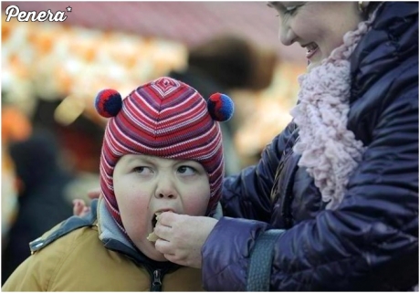 Karmienie małego Shreka