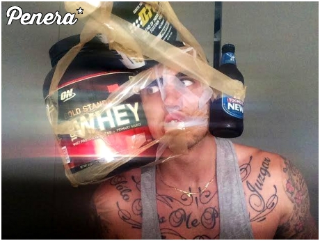 Kolejna samojebka z taśmą klejącą