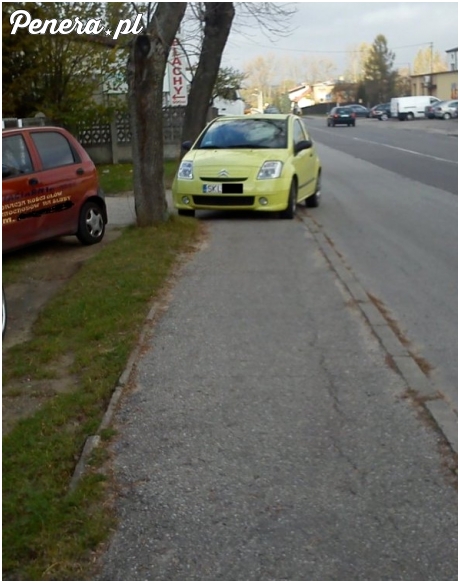 Nie ma to jak parkowanie na chodniku...