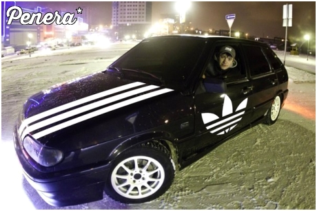 Oryginalny samochód adidasa