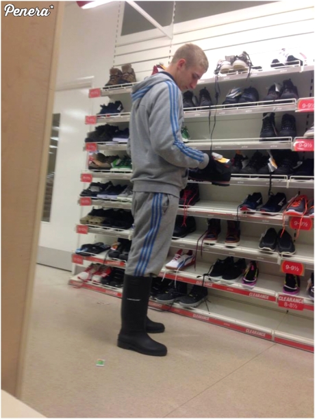 Poczuł potrzebę kupienia nowych butów