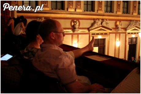 Się wylajtowała kobicina w operze