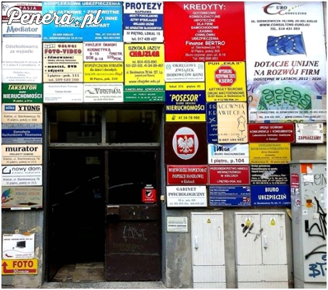 Tak wygląda wejście do jednego z budynków w Kielcach