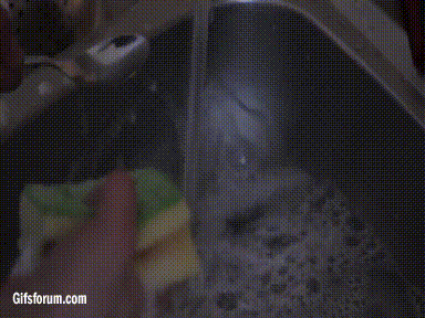 Tak zazwyczaj wygląda mycie łyżki