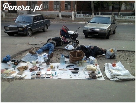 Taki zapierdziel że nawet w pracy śpią