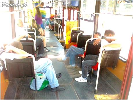 Wspólny powrót z imprezy tramwajem