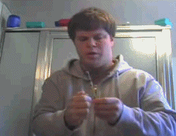 Wybuchowy żarcik na współlokatorze