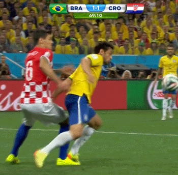 Za to czerwoną kartkę powinien dostać sędzia