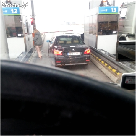 Zdolna baba na autostradzie