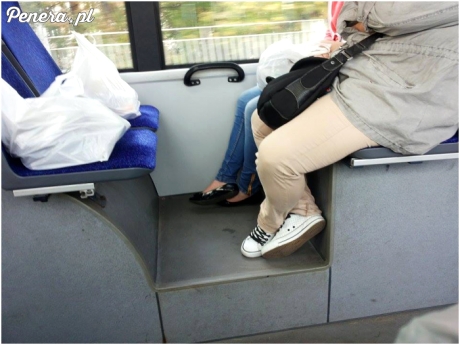 Zmęczone zakupy w autobusie